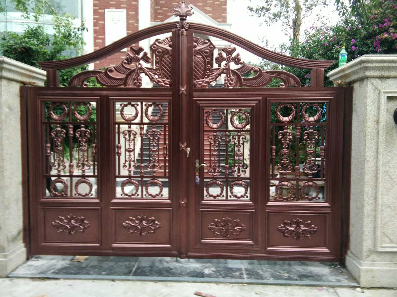 濟(jì)南鋁藝大門選安誠，精致耐用