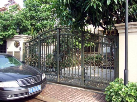 鐵藝大門做熱鍍鋅處理的優勢